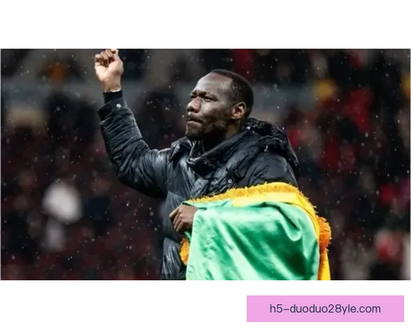 塞内加尔门将遭抢毛巾讲体育精神 塞内加尔门将遭抢毛巾讲体育精神